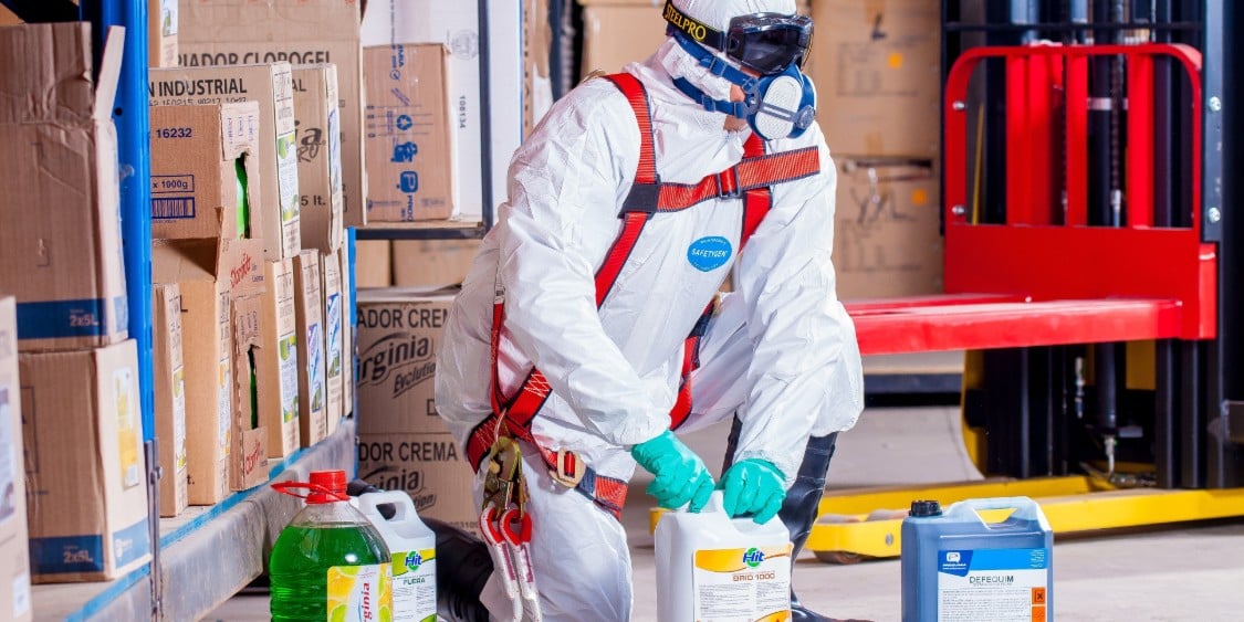 8 Safety Precautions for Handling Toxic Chemicals
